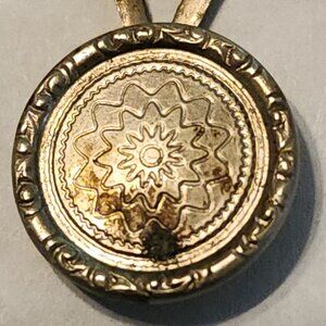 Antique/Vintage Metal Button/Zipper Pull/Pendant/Coin ?